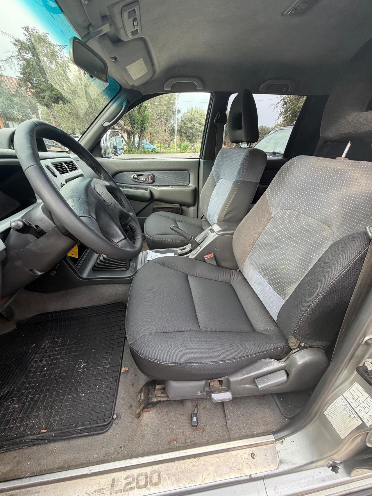 Mitsubishi L200 2.5 TDI 4WD Club Cab Pick-up GLS