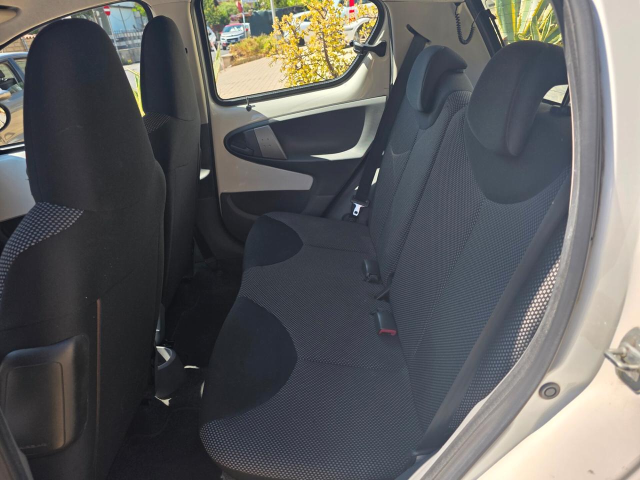 Toyota Aygo 1.0 12V VVT-i 5 porte Sol Connect MMT