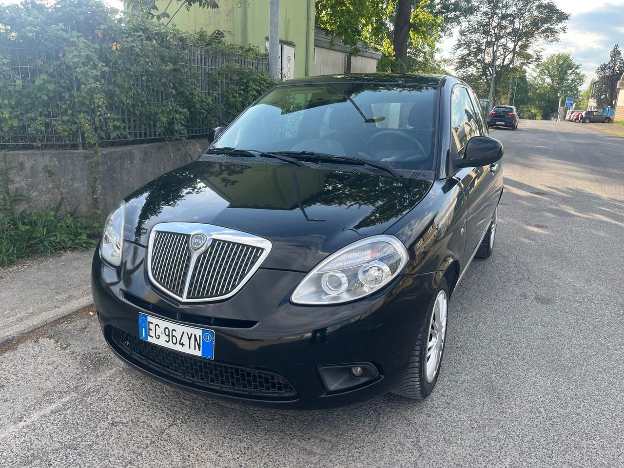 Lancia Ypsilon 1.2 69 CV Platinum 200.000 KM
