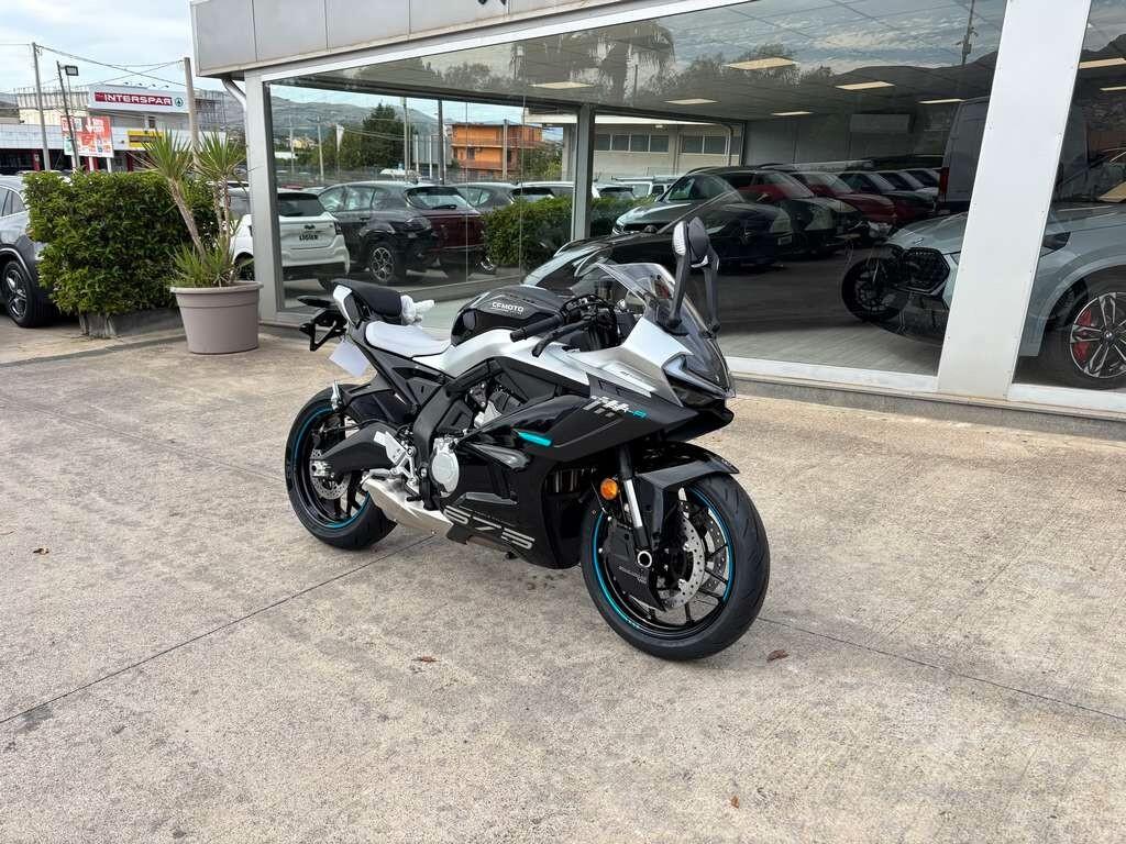 CfMoto 675 sr-r piccolo mostriciattolo a 75 euro al mese senza anticipo
