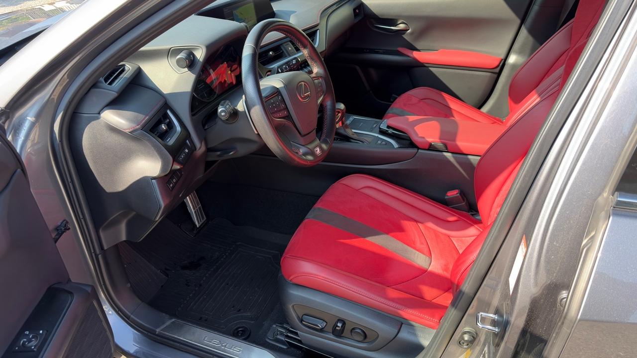 Lexus UX 250h ***** F-SPORT ****** 4WD ******* 4X4 *******