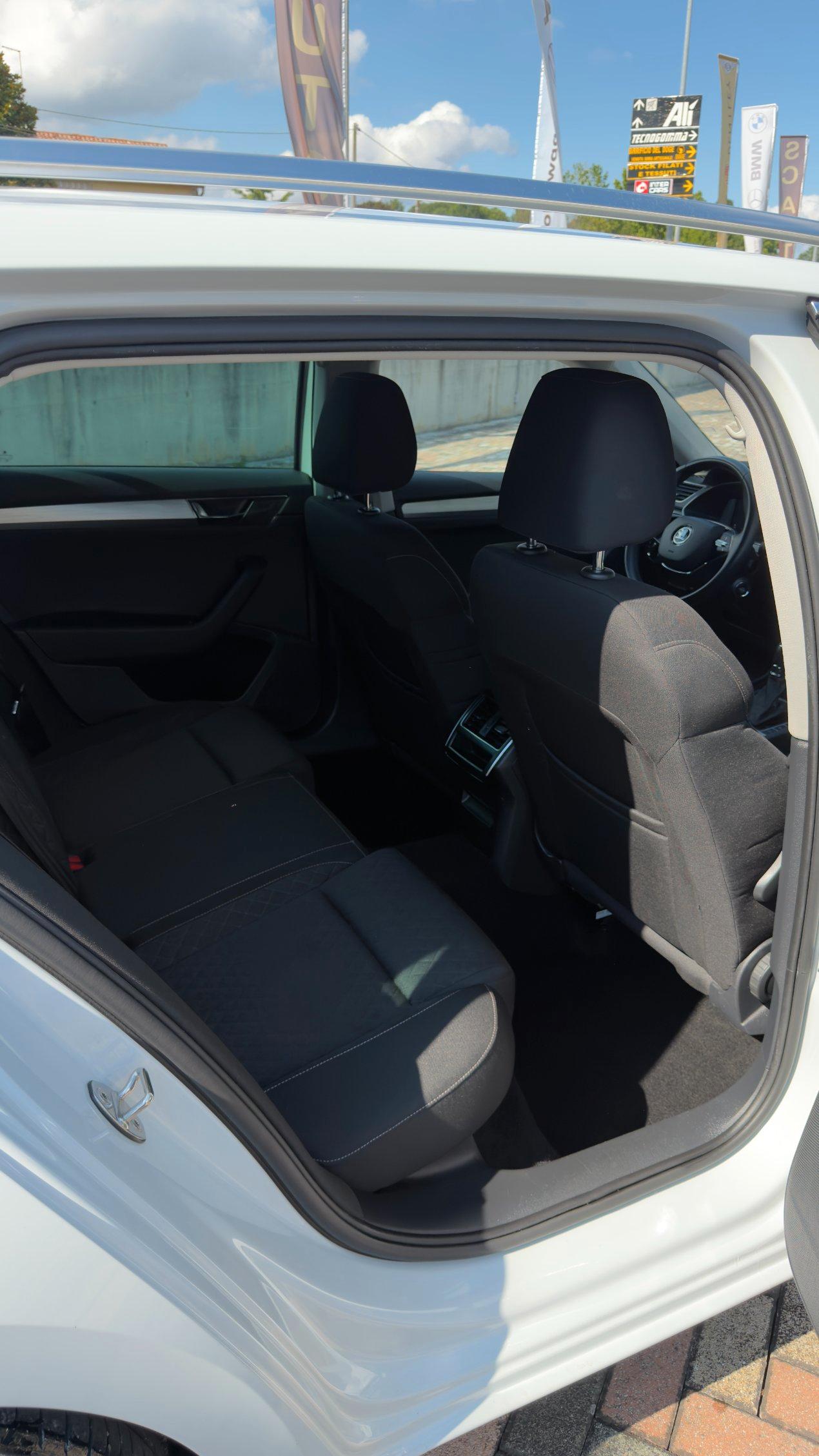 Skoda Superb Wagon 2.0 tdi evo Executive 122cv dsg