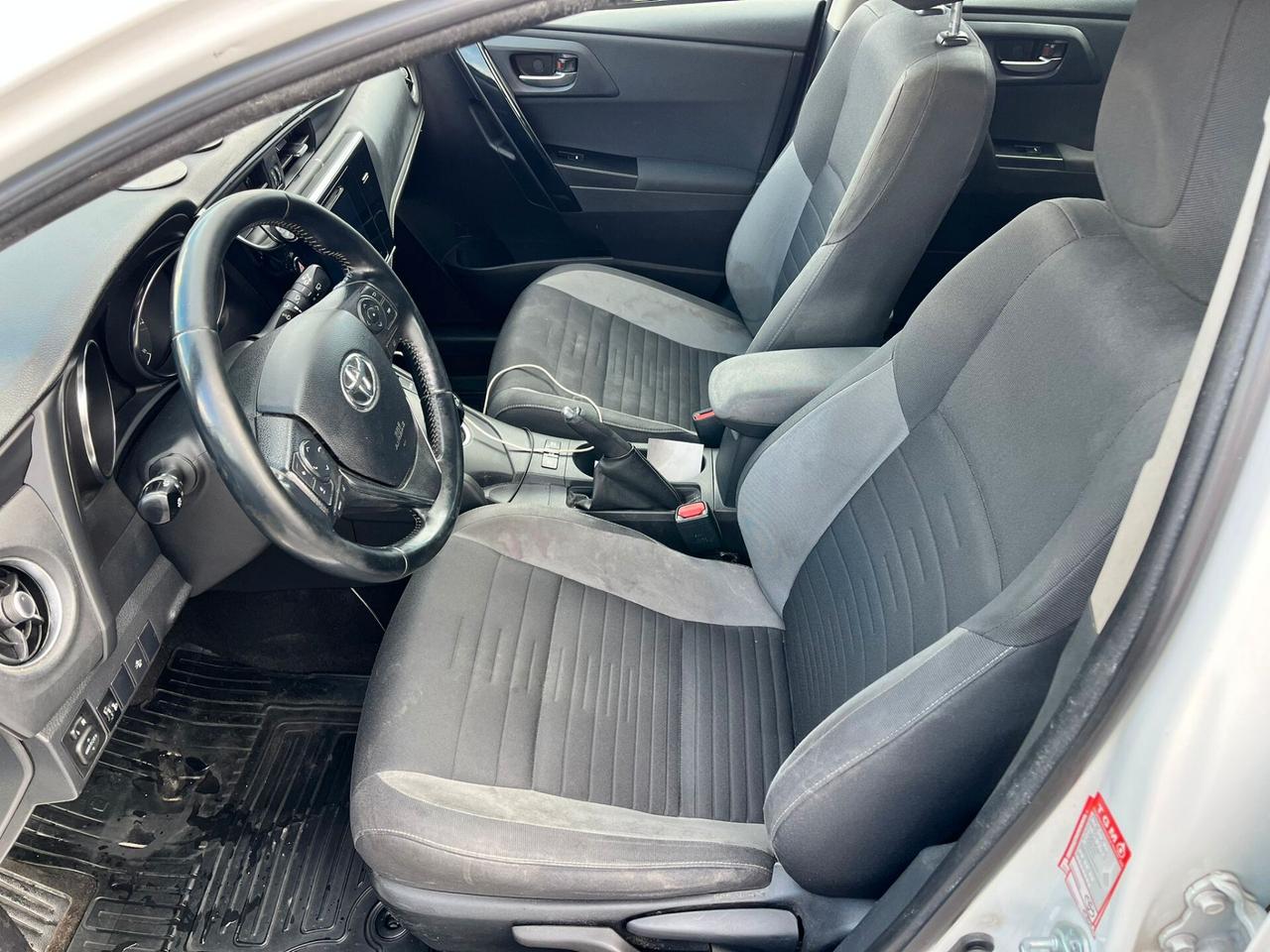 Toyota Auris 1.8 Hybrid sw