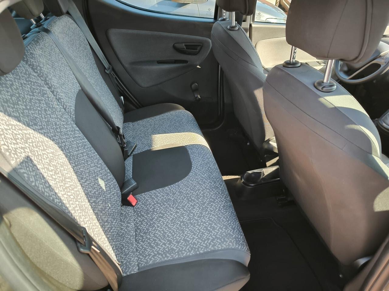 Lancia Ypsilon 1.0 FireFly 5 porte S&S Hybrid Ecochic Silver