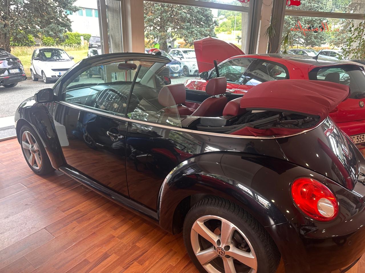 Volkswagen New Beetle 1.6 Cabrio Lim. Red Edt.