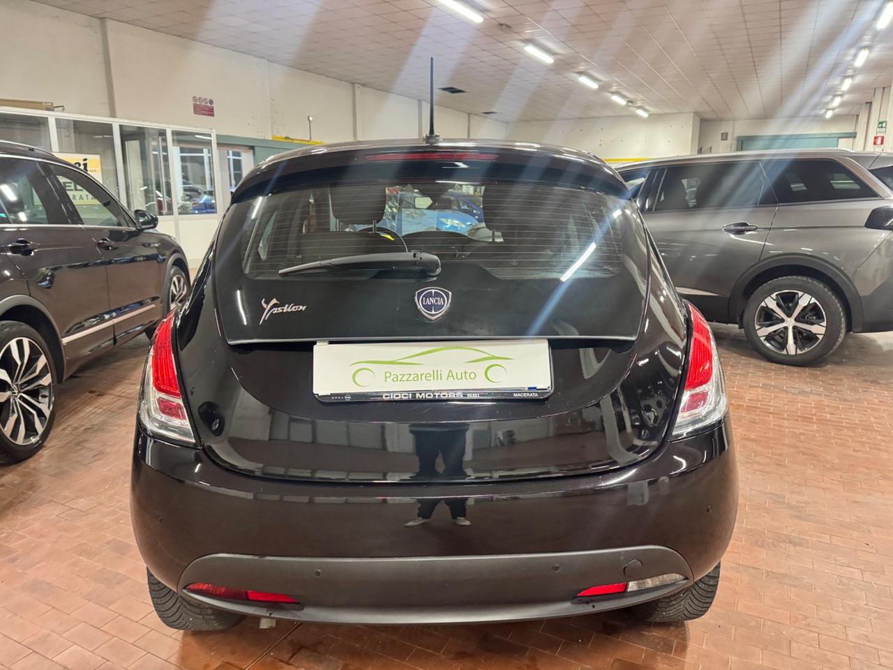 Lancia Ypsilon 1.0 FireFly 5 porte S&S Hybrid Ecochic Silver