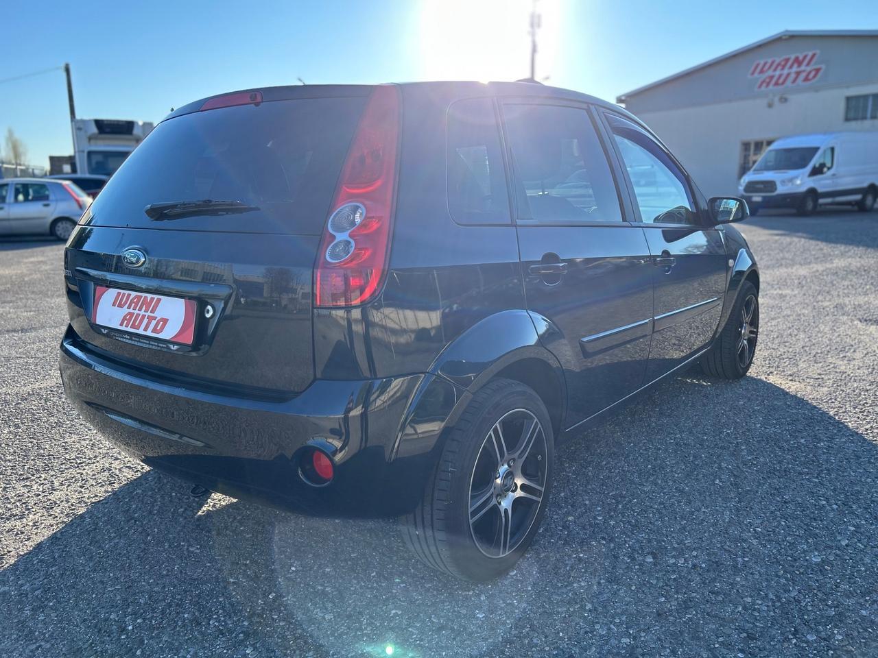 Ford Fiesta 1.2 16V 5p. Ghia