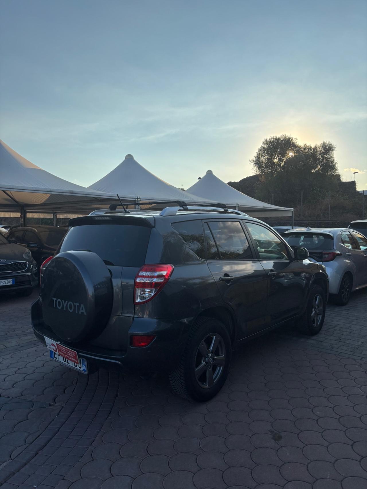 Toyota RAV 4 RAV4 2.2 D-4D 150 CV Lounge 10/2012