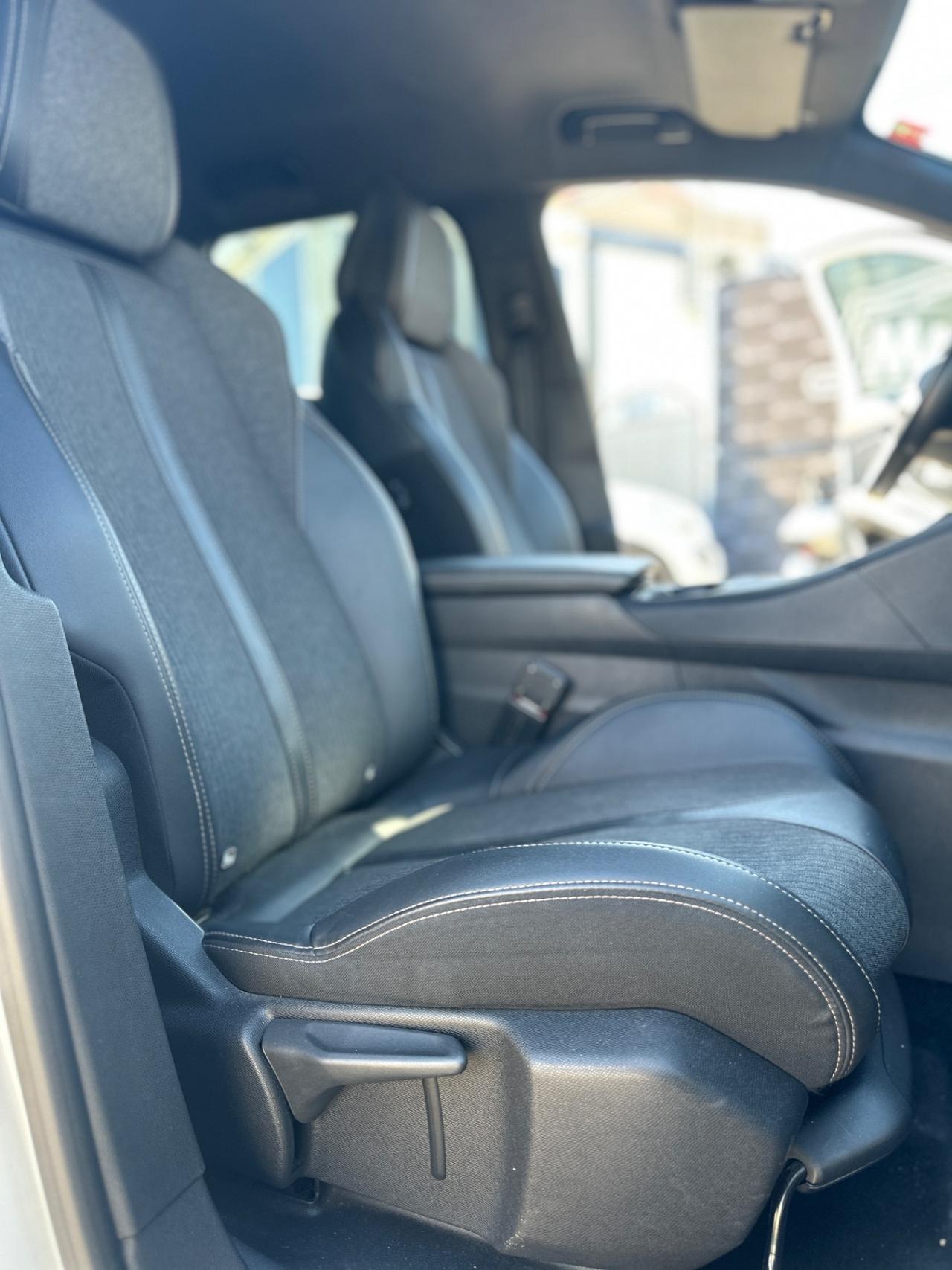 PEUGEOT 3008 (anno 2019)CAMBIO AUTOMATICO