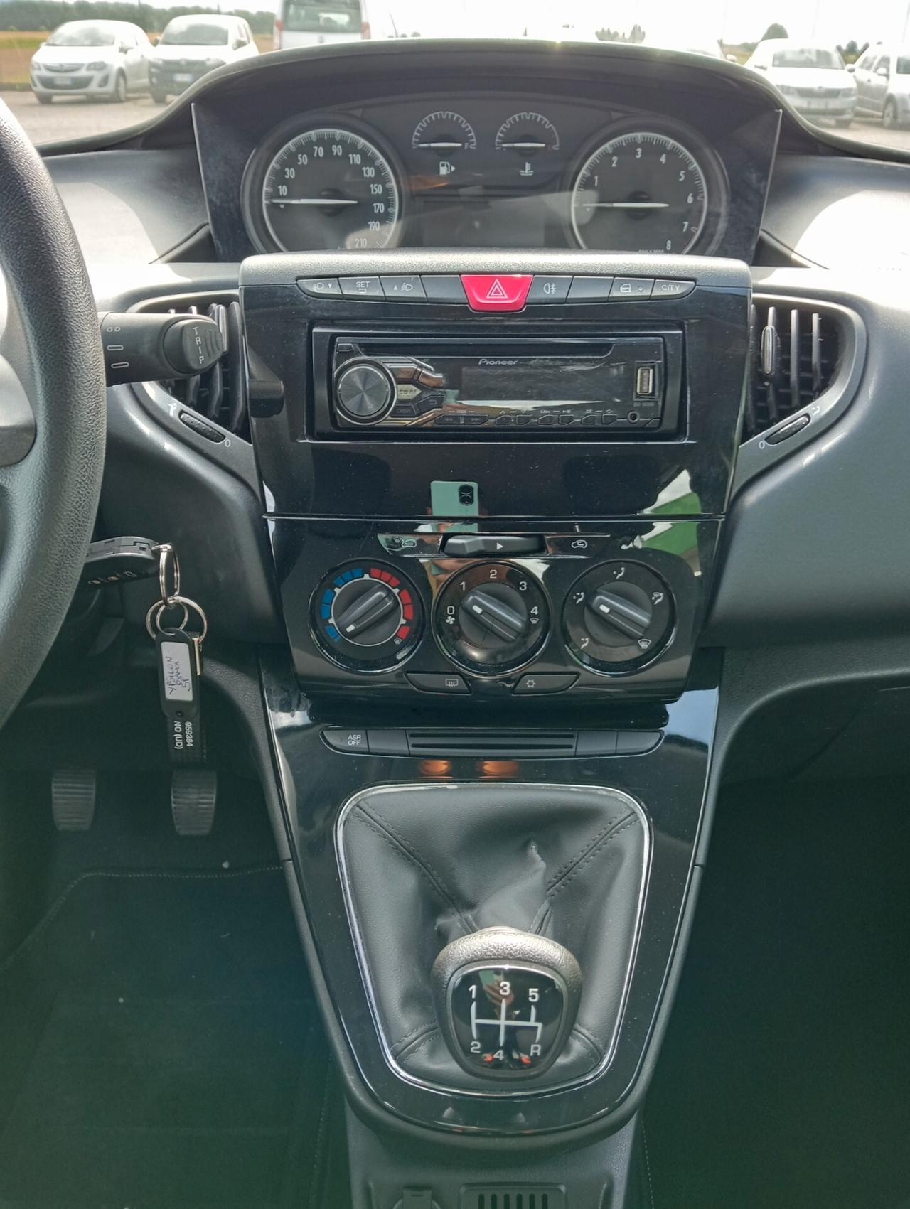 Lancia Ypsilon 1.2 69CV 5 porte OK NEOPATENTATI