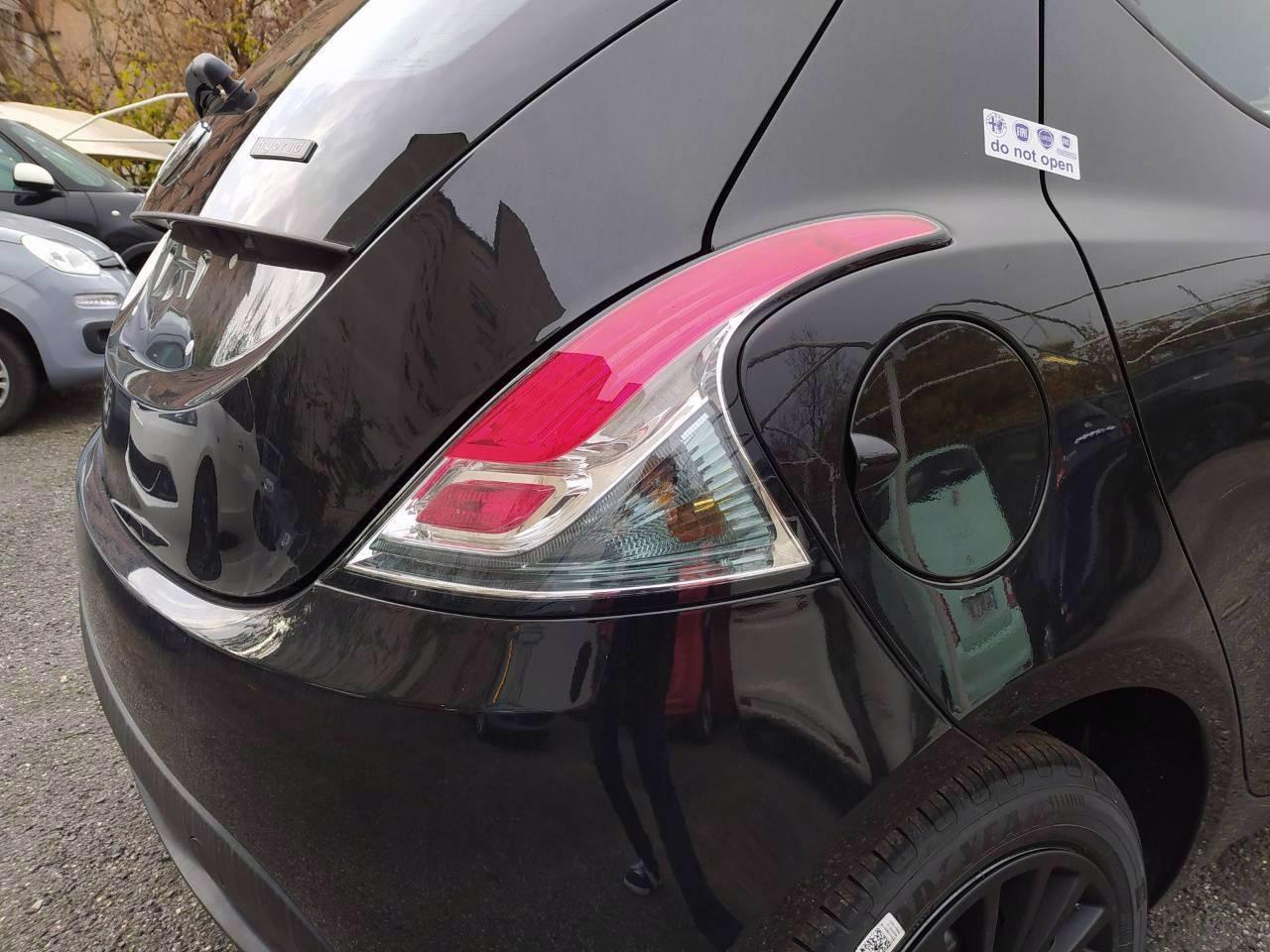 LANCIA Ypsilon III 2021 - Ypsilon 1.0 firefly hybrid Silver s&s 70cv