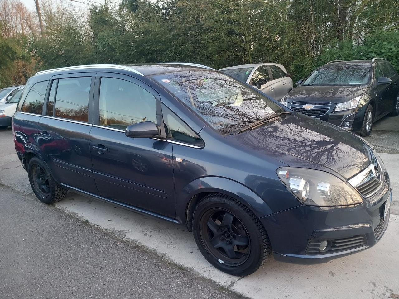 Opel Zafira 1.8 16V VVT Cosmo