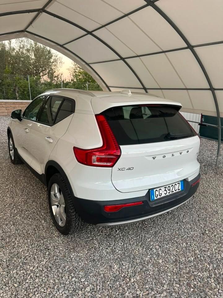Volvo XC40 T2 Geartronic Momentum Core