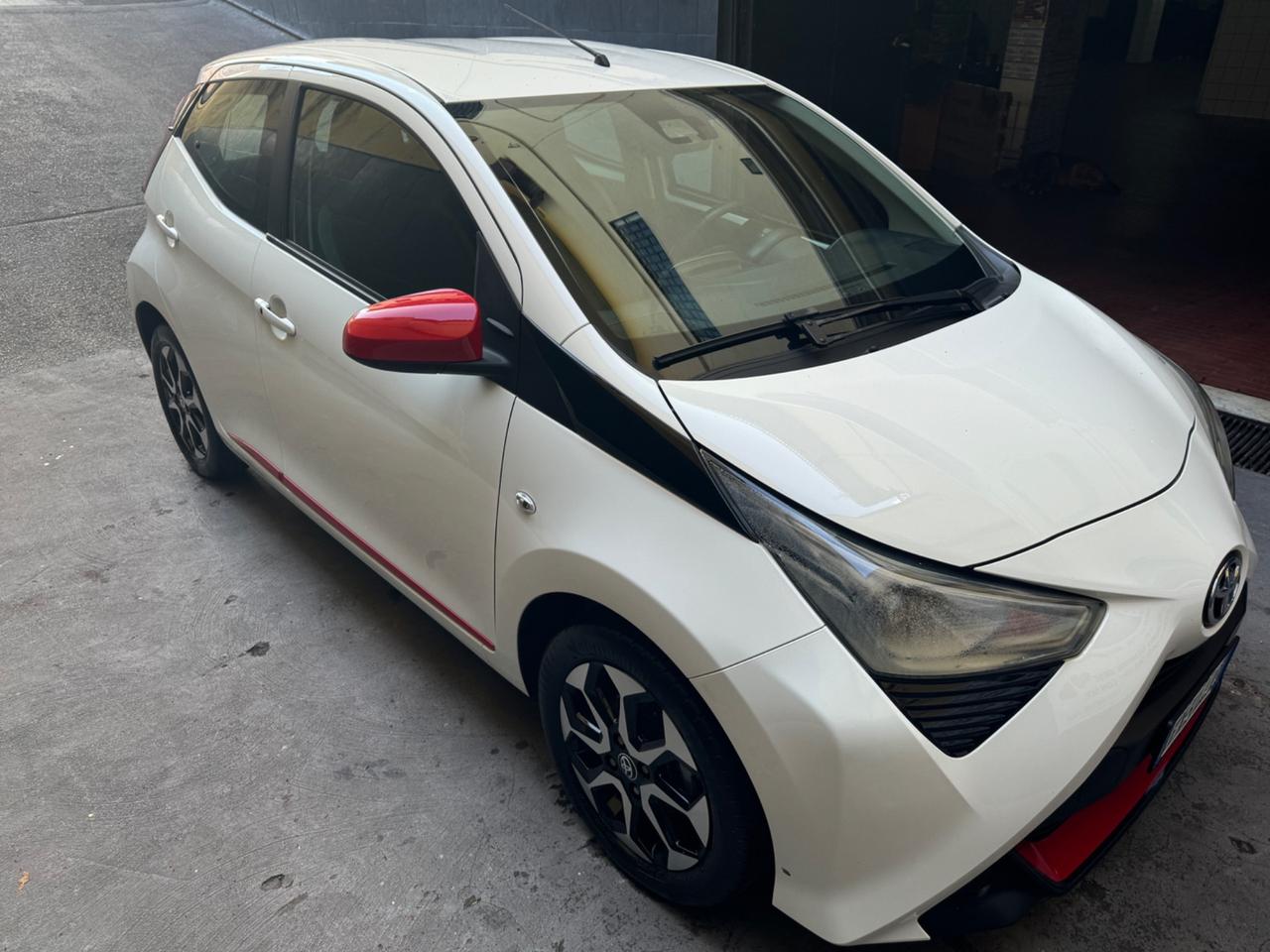 Toyota Aygo Connect 1.0 VVT-i 72 CV 5 porte x-fun