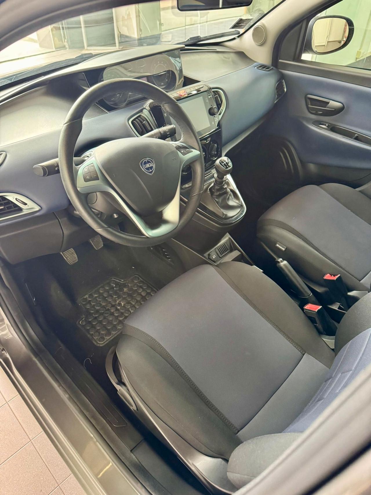 Lancia Ypsilon 1.0 Hybrid Platino -2024