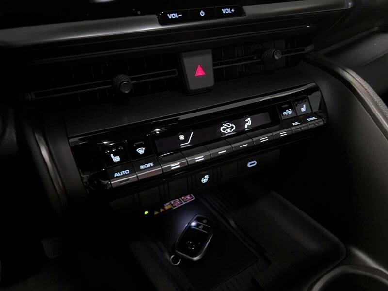 TOYOTA C-HR (2023-->) C-HR 2.0 PHEV Trend