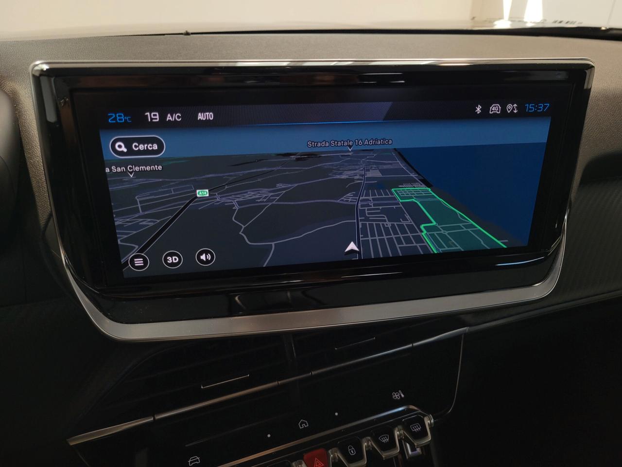 Peugeot 2008 1.2 ALLURE AUT. CRUISE LED CARPLAY PELLE NAVI