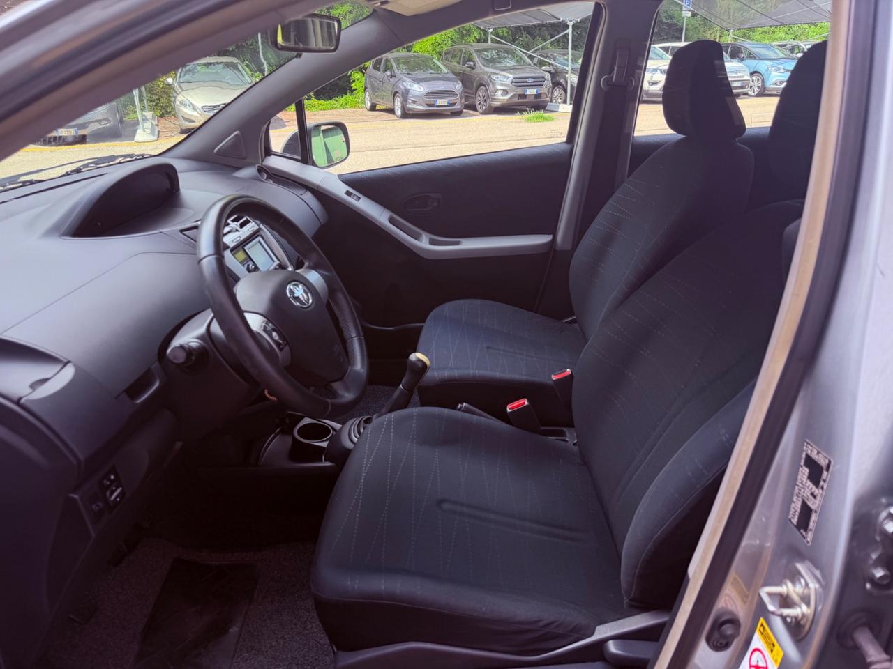 Toyota Yaris 1.0 5 porte Navi*Neopatentati*Solo 137000km*