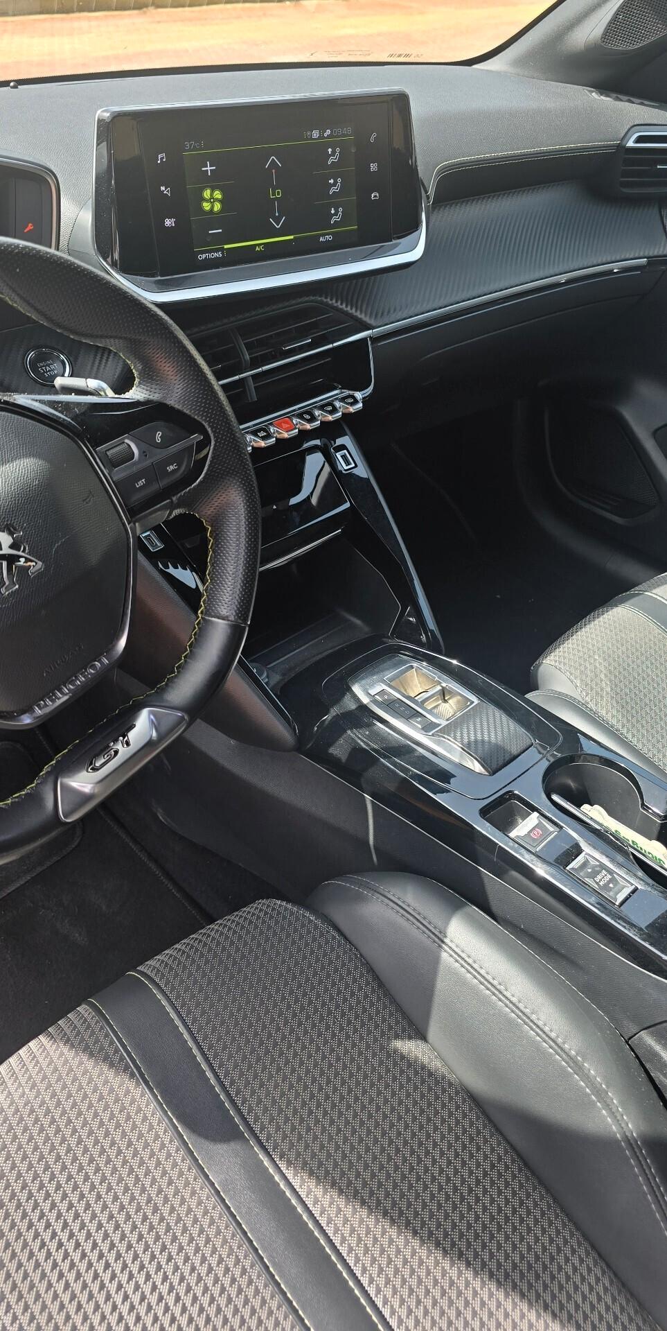 Peugeot 208 PureTech 130 S&S EAT8 5 porte GT – Stile Sportivo e Tecnologia Premium
