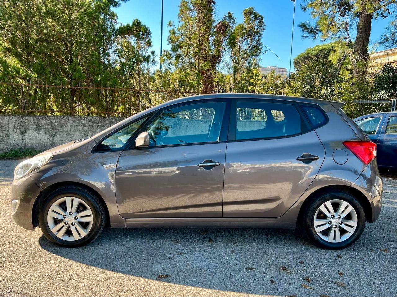 HYUNDAI IX20 1.4 Confort - 2012