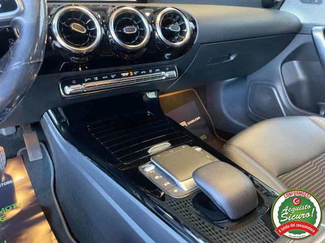 MERCEDES-BENZ CLA 180 d Aut. Shooting Brake *LED*TETTO*PELLE