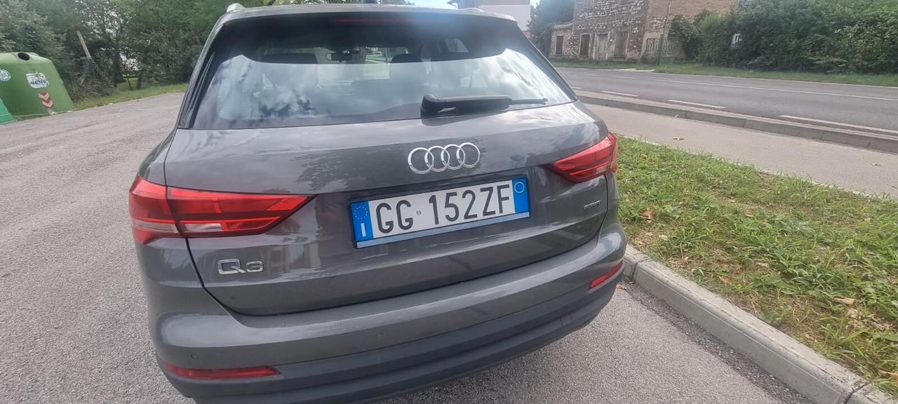 Audi Q3 35 TDI quattro S tronic Business