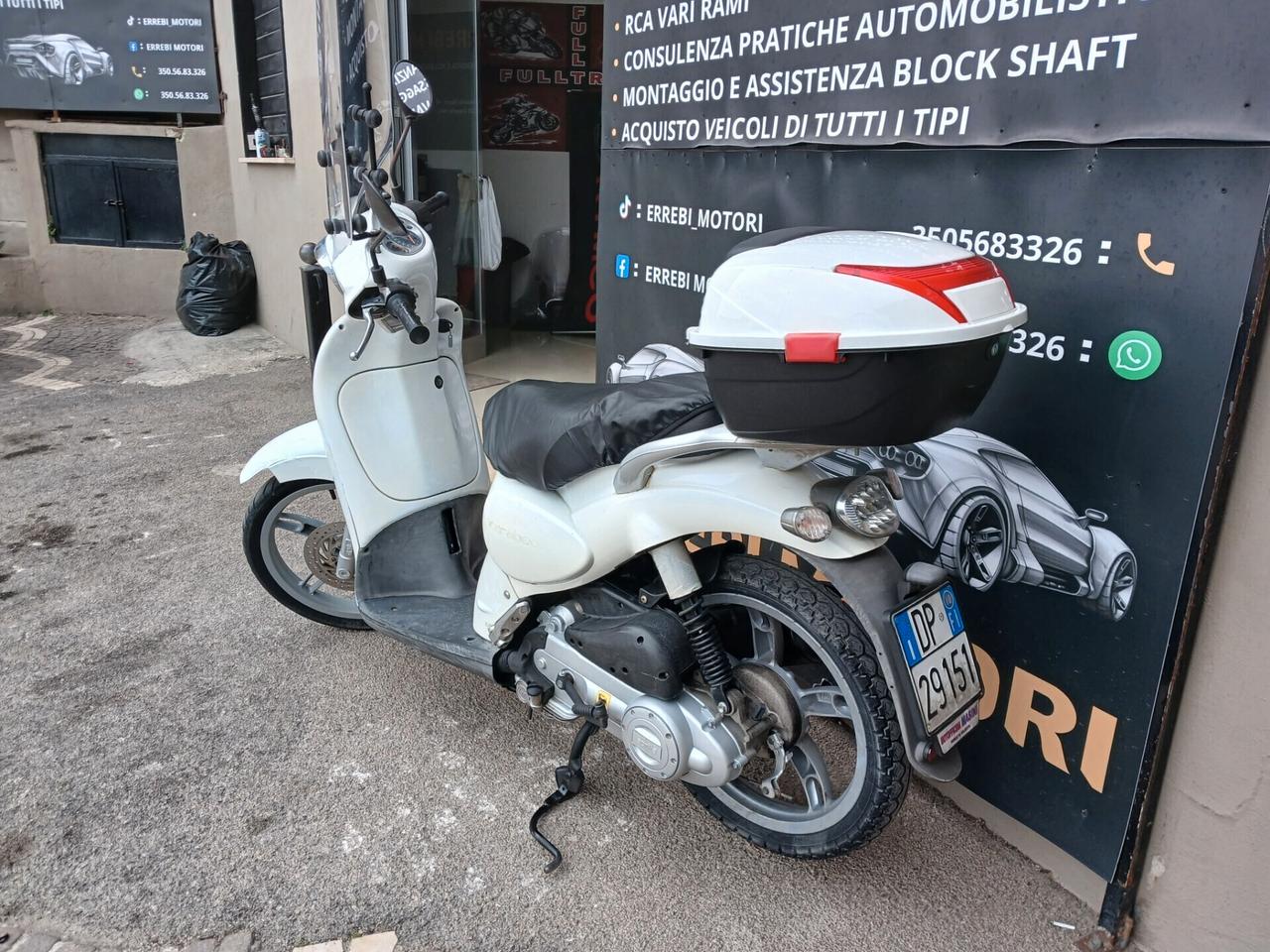 Aprilia Scarabeo 100.
