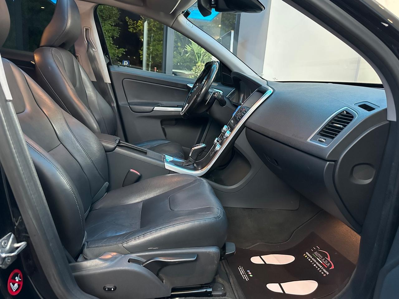 Volvo XC 60 XC60 D4 AWD Geartronic R-design Momentum N1