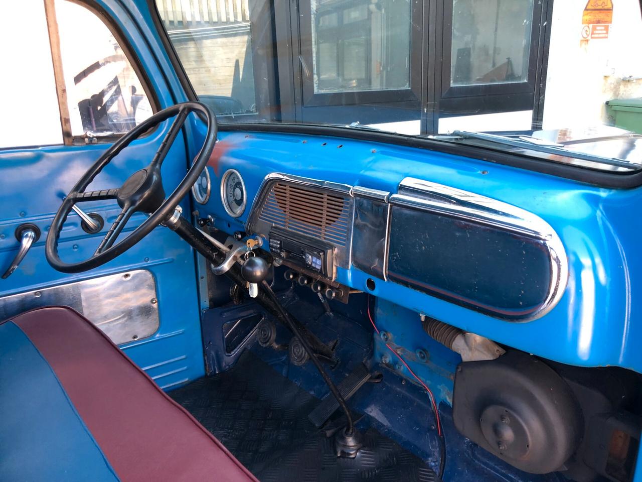 FORD F100 PICK UP V8