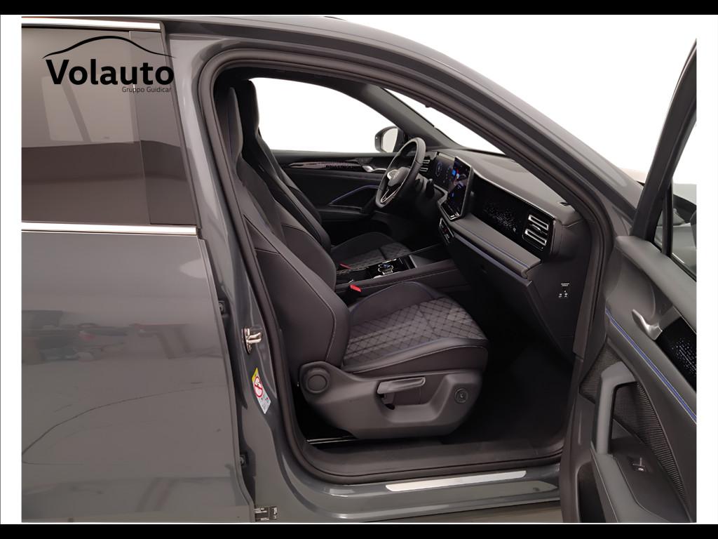 VOLKSWAGEN Tiguan III 2024 - Tiguan 2.0 tdi R-Line 150cv dsg