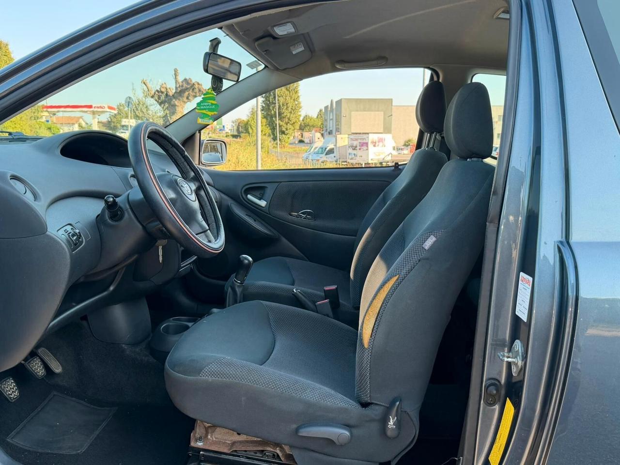 Toyota Yaris 1.0i 16V cat 3 porte Sol