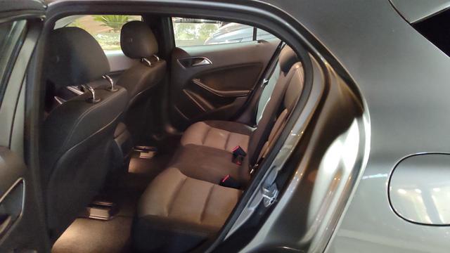 MERCEDES-BENZ GLA 180 d Automatic Business "NAVI"