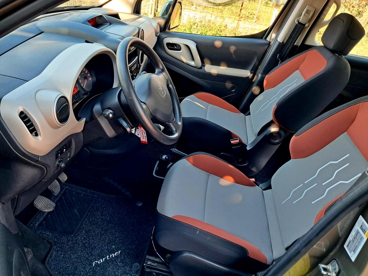 PEUGEOT PARTNER EURO6 TRASPORTO DISABILI PIANALE RIBASSATO