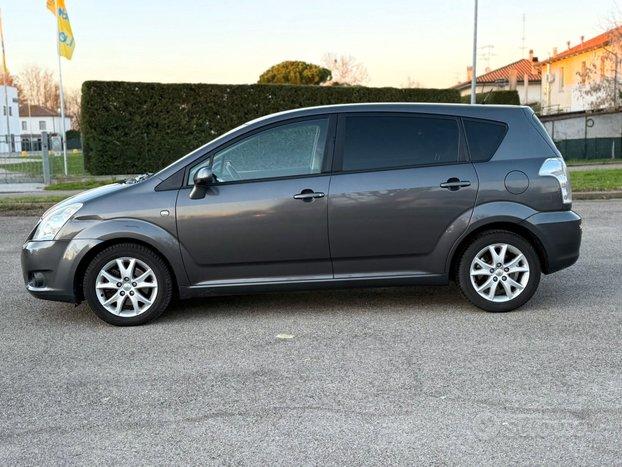 Toyota Corolla Verso 2.2 16V D-4D 7 POSTI