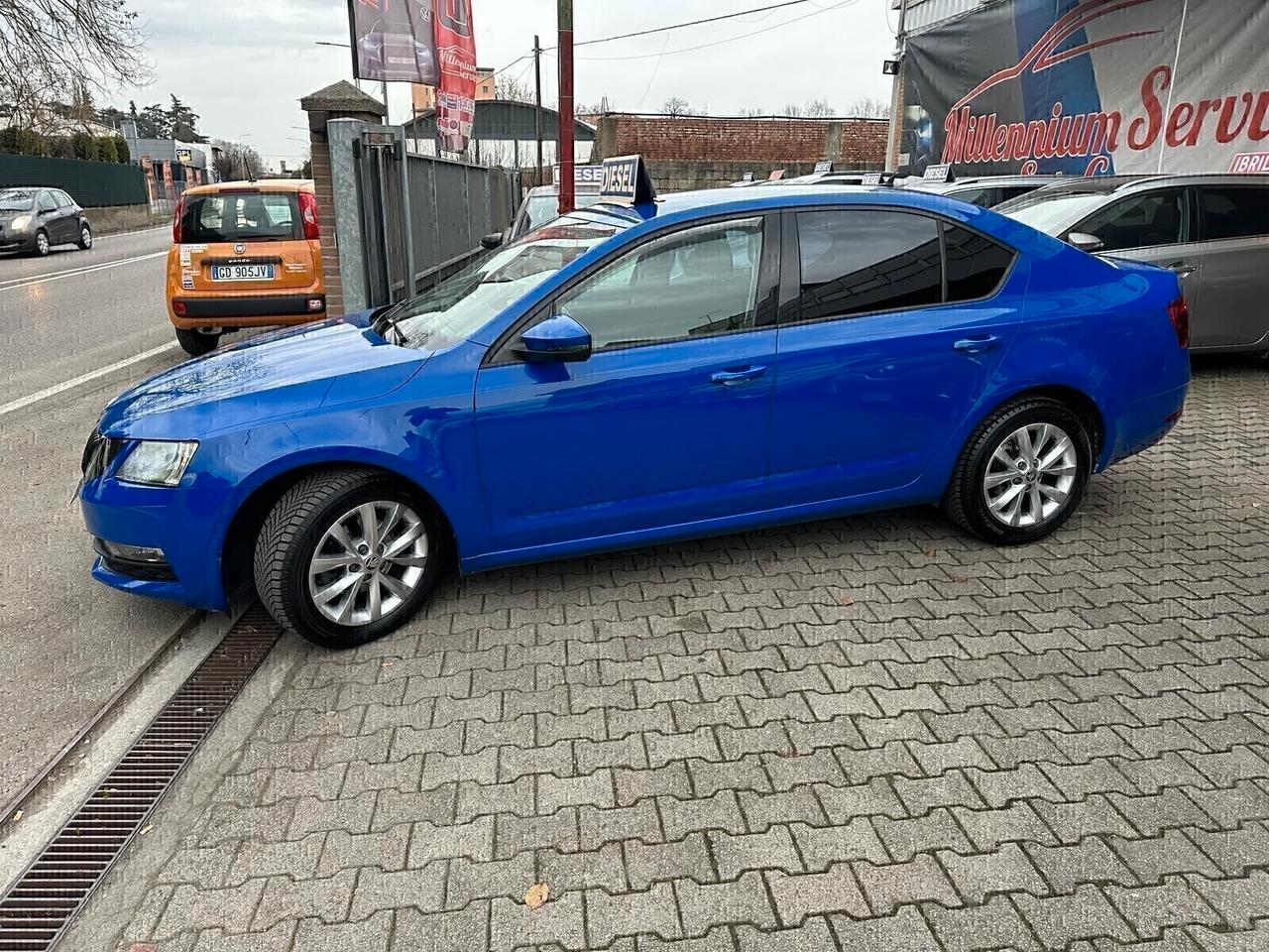 Skoda Octavia BERLINA 1.6 TDI | 115 CV | DSG | BLU METALLIZZATO |