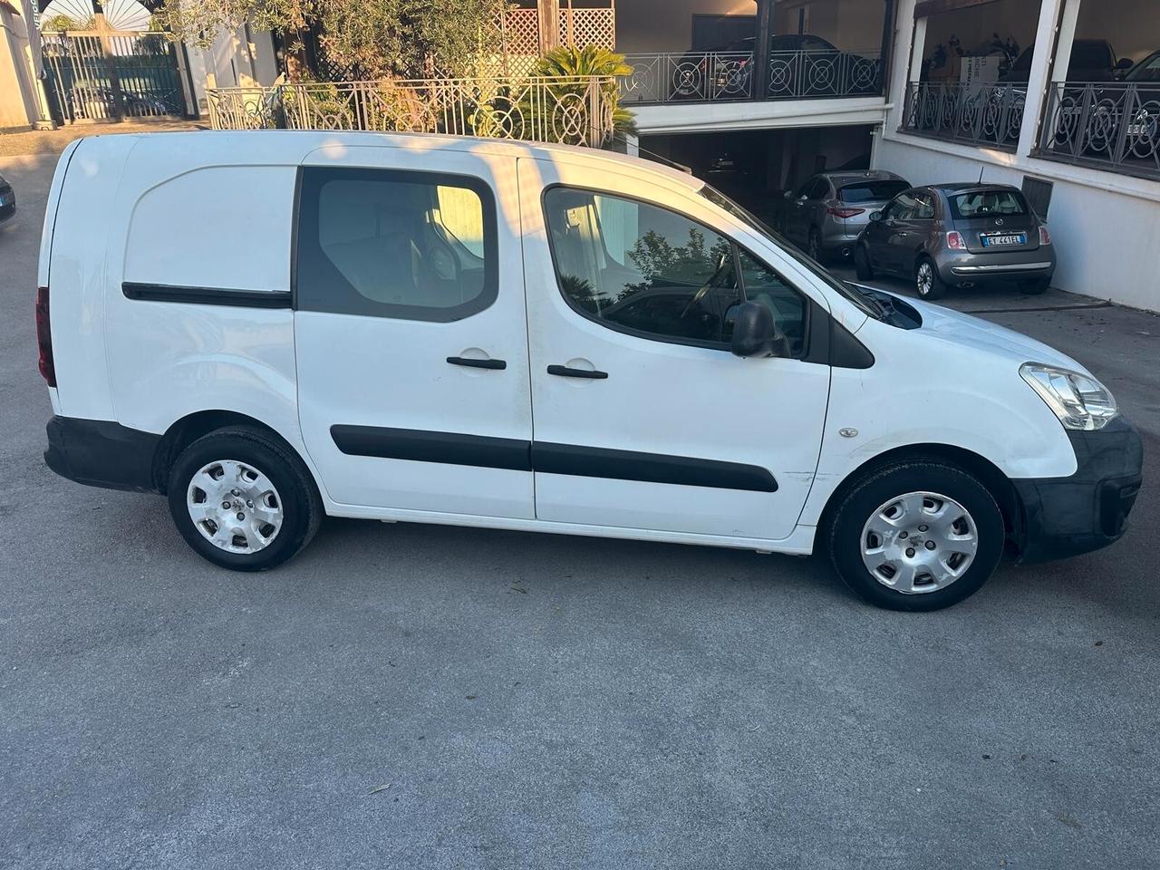 Peugeot Partner Tepee BlueHDi 100 Outdoor