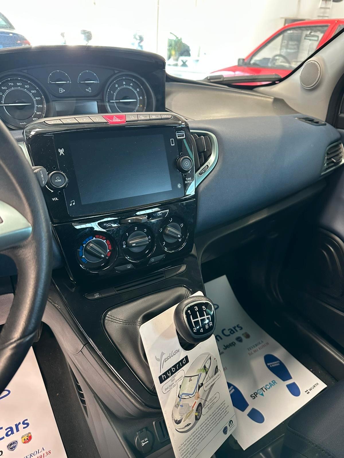 Lancia Ypsilon 1.0 FireFly 5 porte S&S Hybrid Platino