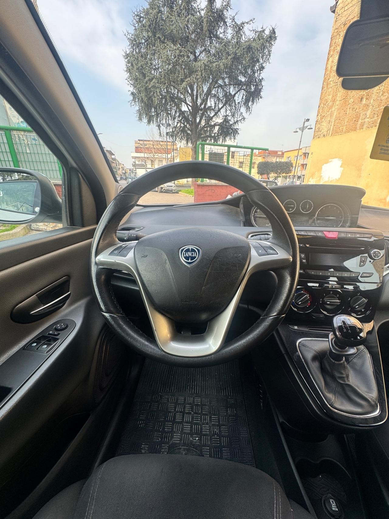 Lancia Ypsilon 0.9 TwinAir 85 CV 5 porte Metano Ecochic