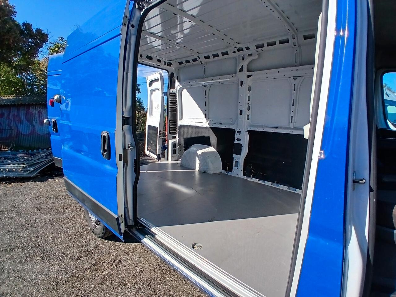 Peugeot Boxer 330 2.2 BlueHDi 140 L2H2