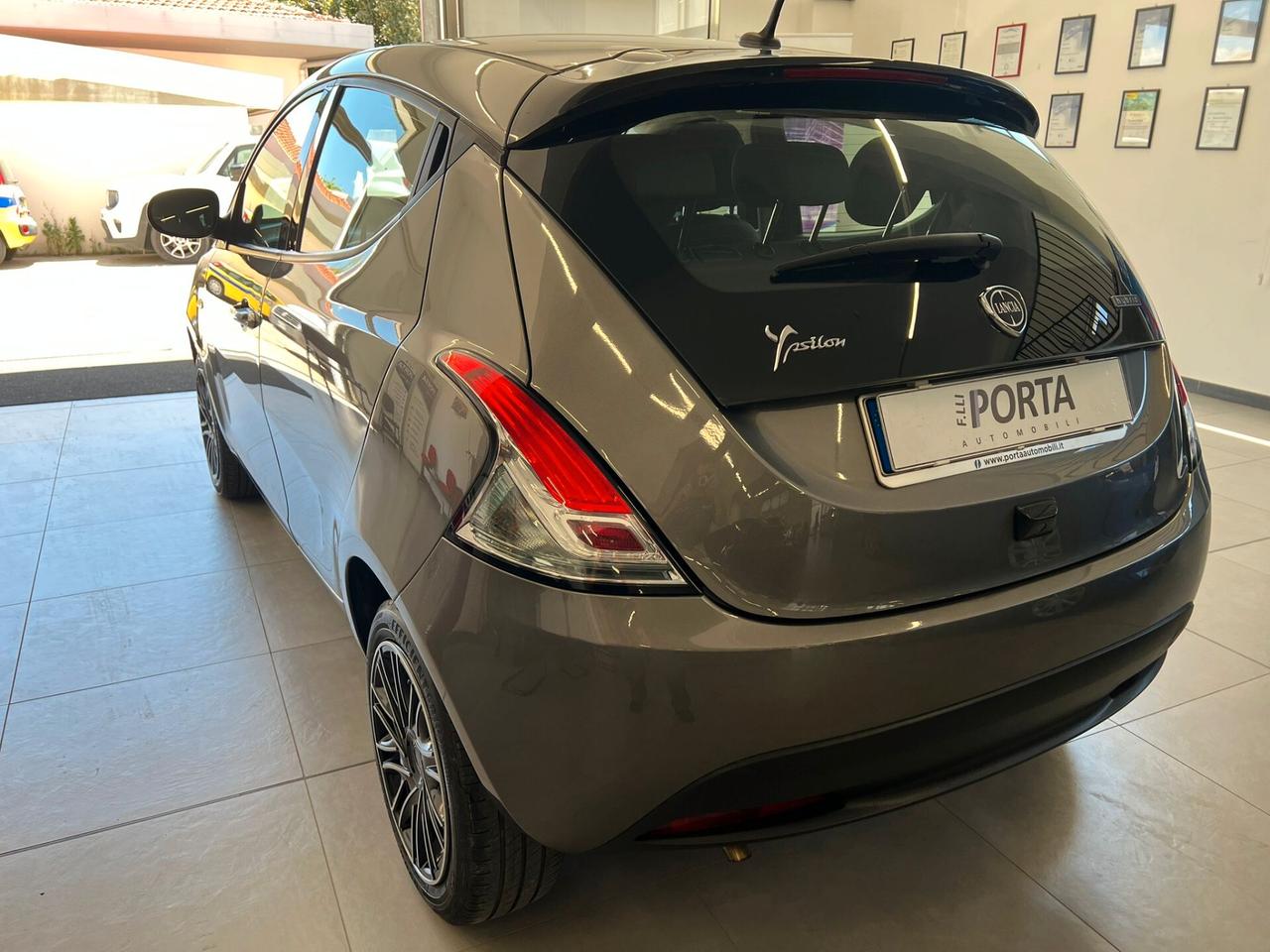 Lancia Ypsilon 1.0 FireFly 5 porte S&S Hybrid Ecochic Gold