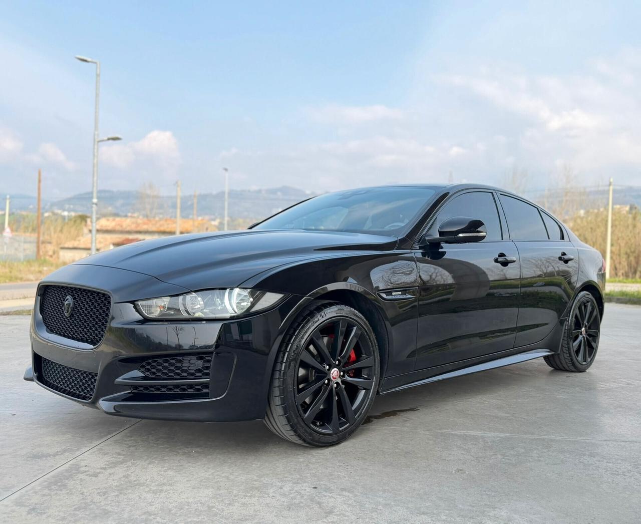 Jaguar XE 2.0 D Turbo R-Sport