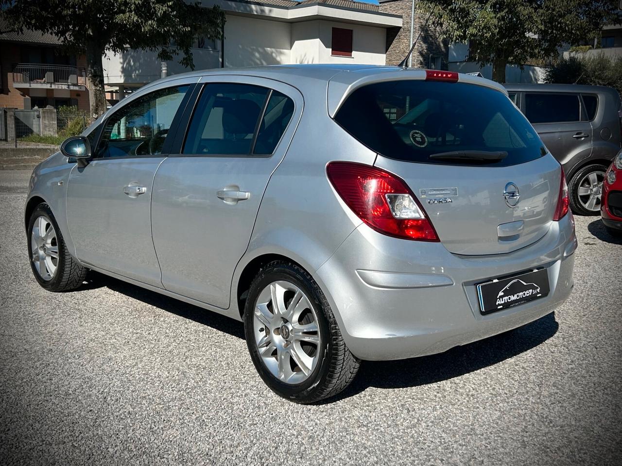 Opel Corsa 1.2 5 porte - NEOPATENTATI