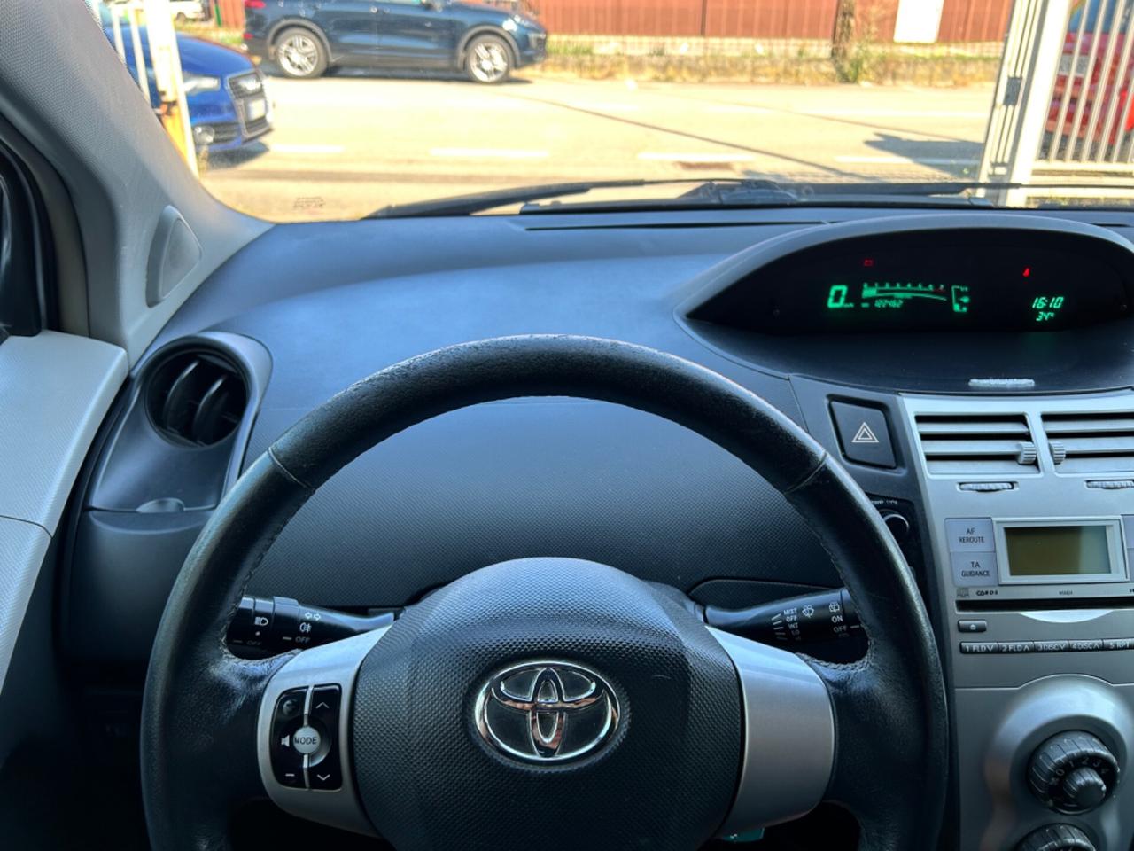 Toyota Yaris 1.0 5 porte neopatentati