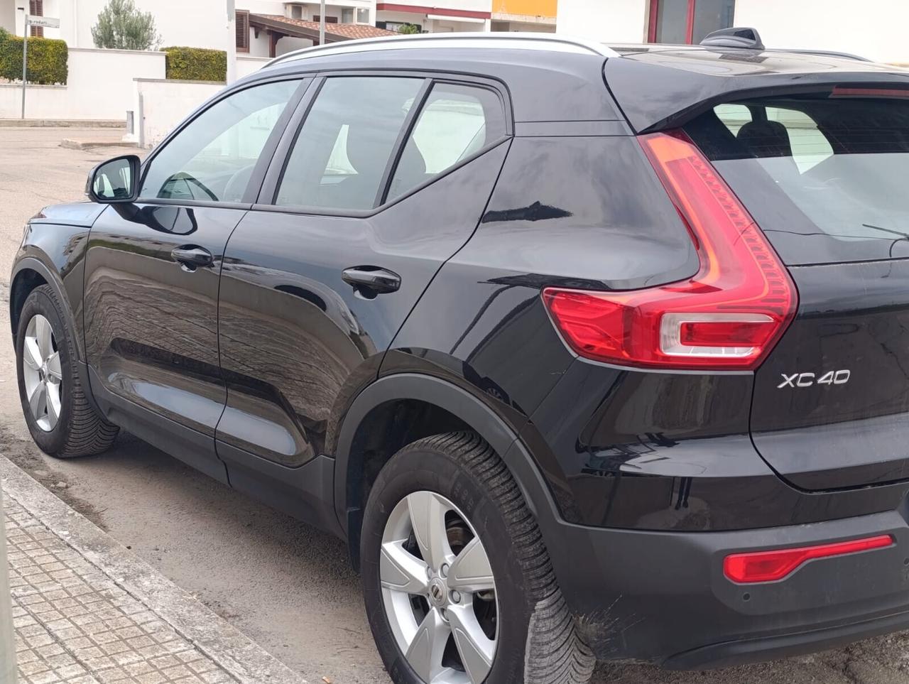 VOLVO XC40 D3 AWD GEEARTRONIC LED/NAV/SENS.POSTERIORI/
