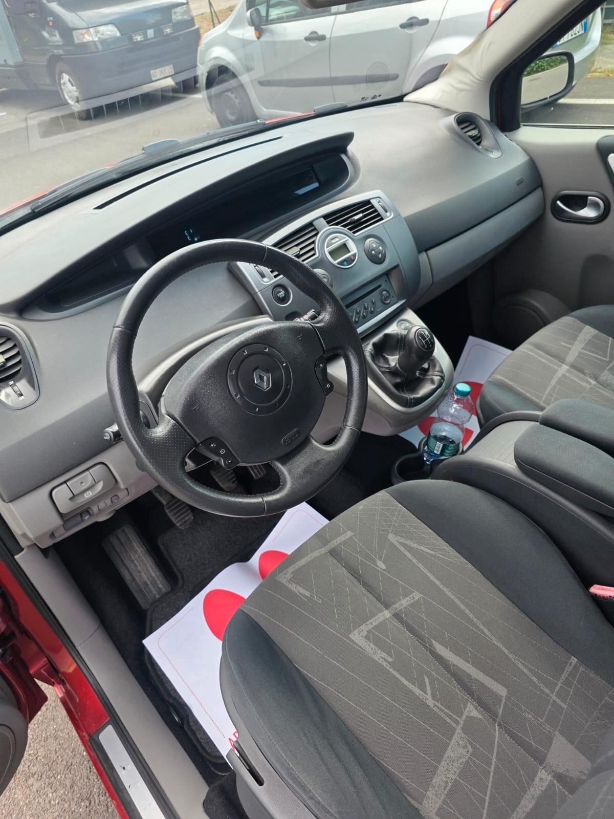 Renault Scenic Grand Scénic 1.6 16V Luxe Dynamique
