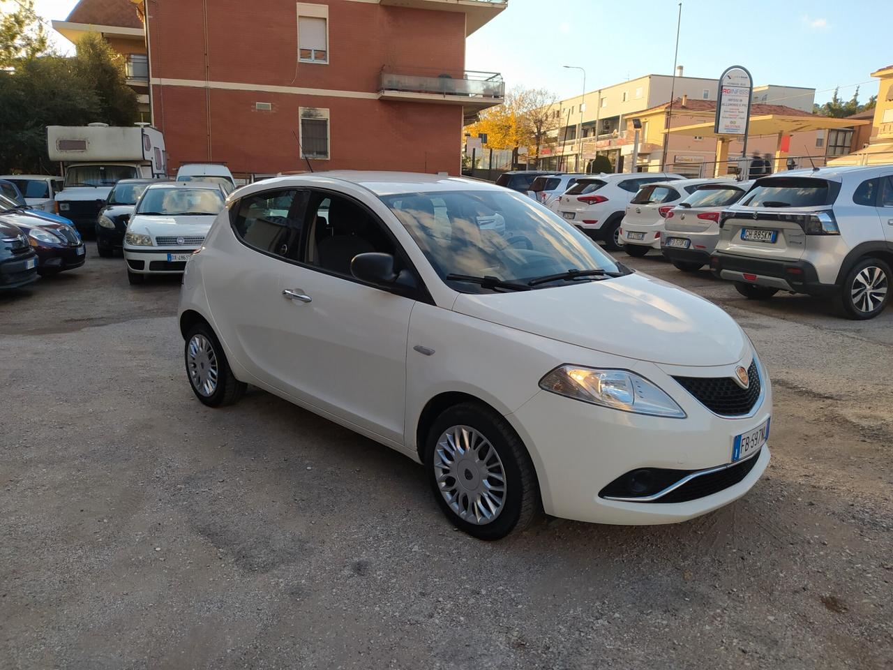 Lancia Ypsilon 1.2 69 CV 5 porte GPL Ecochic Gold Neopatentati
