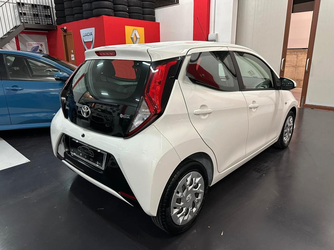 Toyota Aygo 1.0 VVT-i 69 CV 5 porte x-cool TSS