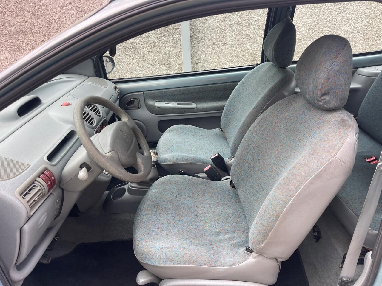 Renault Twingo 1.2i benzina neopatentati