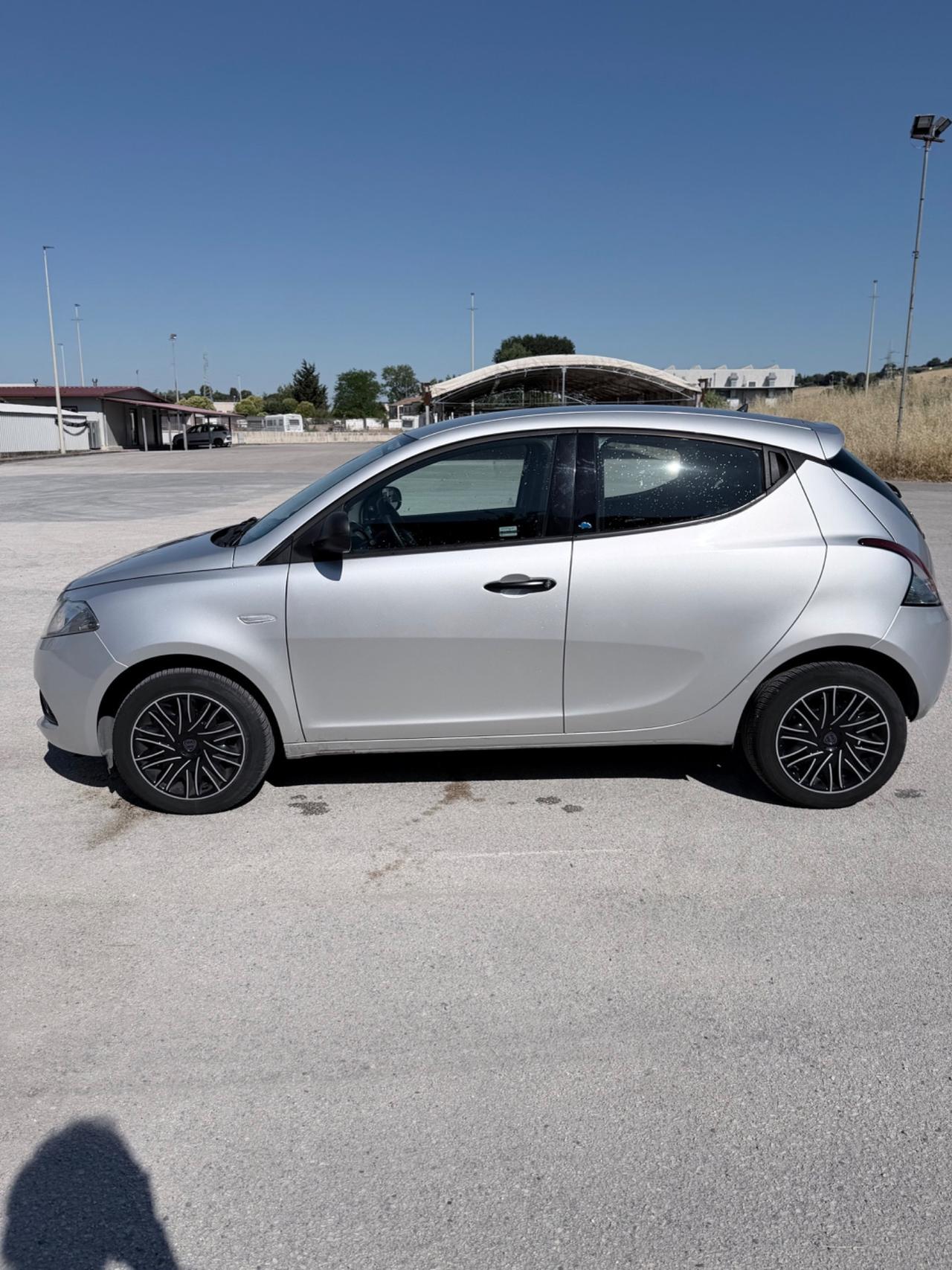 Ypsilon 1.2 GPL Elefantino Uniproprietà Neopatentati