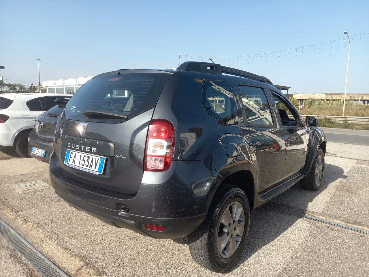 Dacia Duster 1.6 Gpl di Serie 105CV 4x2 Lauréate